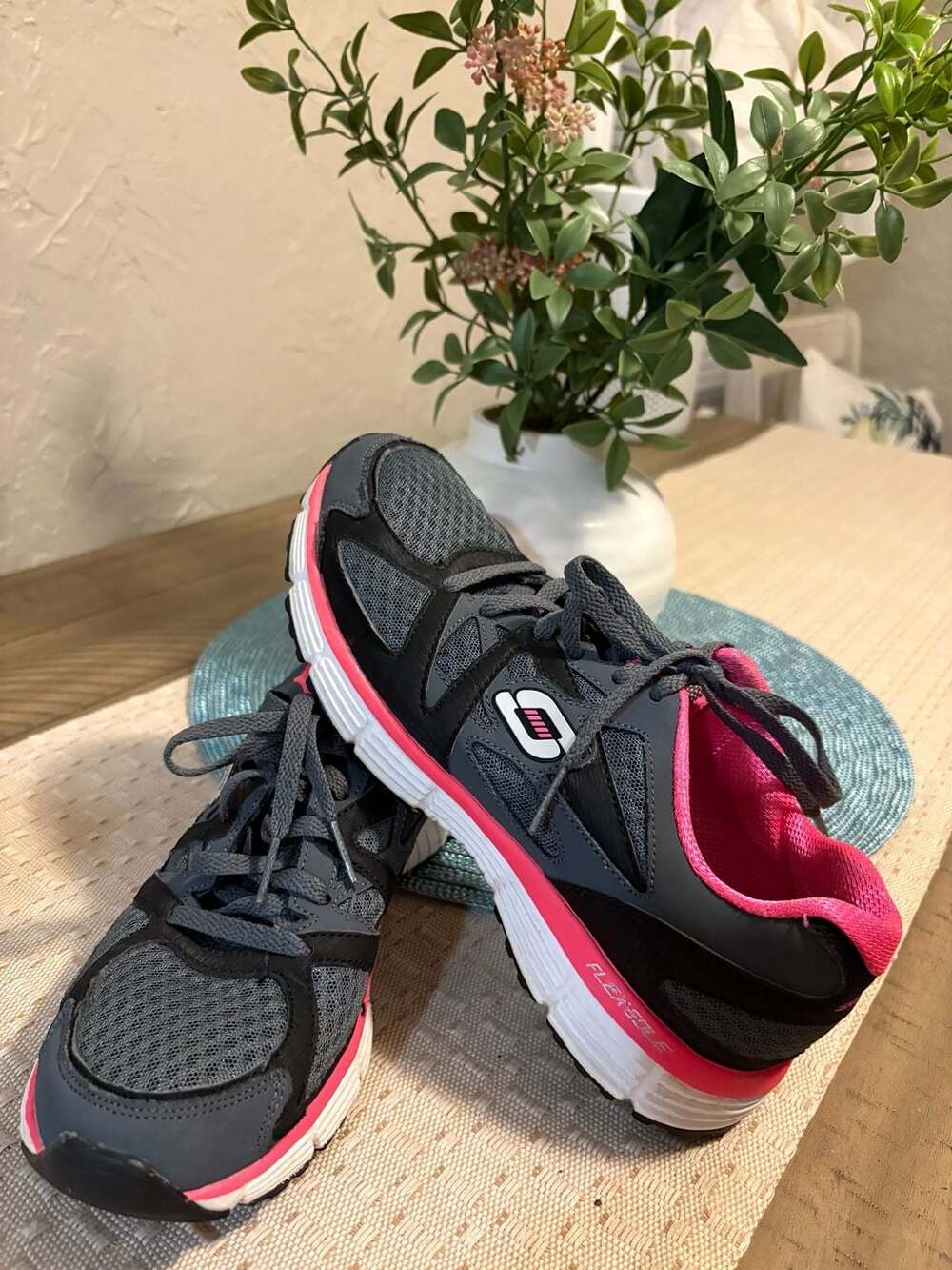 Skechers Flex Appeal 2.0 High Energy Women's size 7.5 Sneakers Grey Pink (B-5)